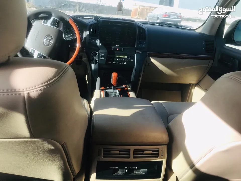 تويوتا لاندكروزر VXR-V8 2012