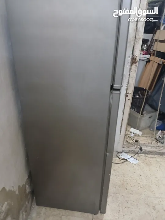 ثلاجة شبه جديد نضيفه جدا