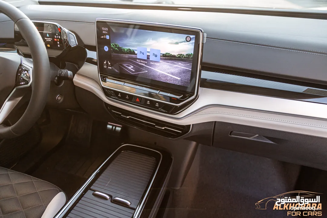 Volkswagen ID6 Crozz Pro 2024 Piano black