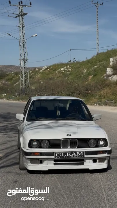 BMW E30 320i