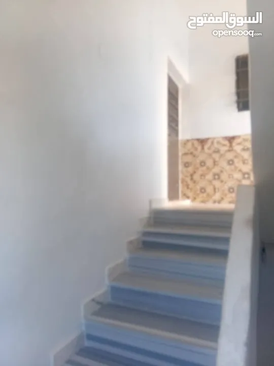 بيت للبيع.