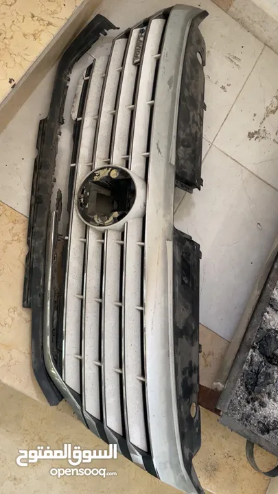شيل امامي لافيدا مكسور من اعلا الشيل للبيع 40 دينار وفي مجال السعر