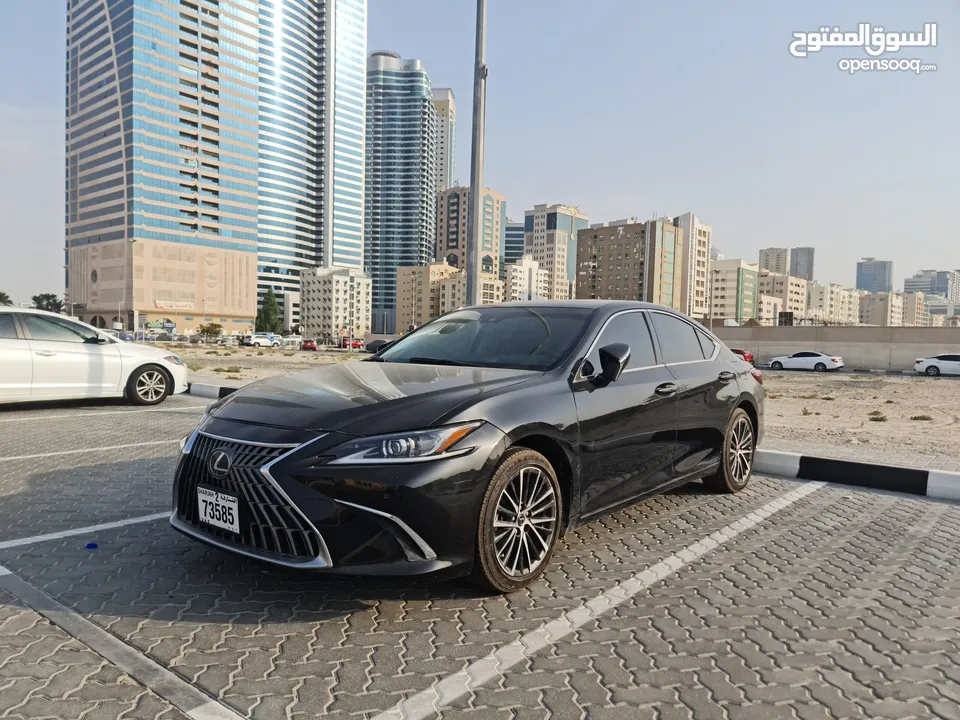 Lexus es300h 2024 Luxury and Clean