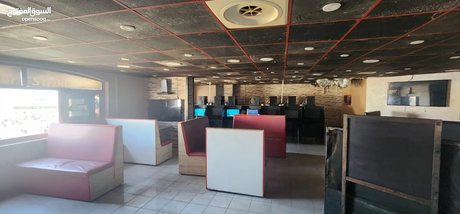 محل للايجار وسط رام الله مساحة المحل أكثر من 300 متر مفتوح ومطل من كل الجهات يصلح لعمل عدة مشاريع