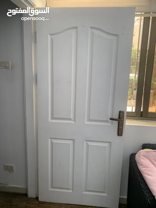 باب خشب داخلي أبيض