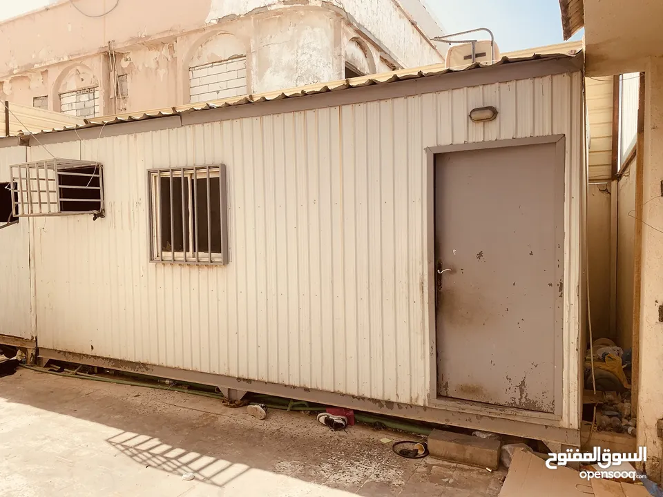 بركسات عدد 3 كل واحد له مقلس مستخدم نظيف