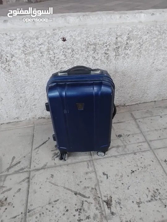 شنطة سفر بحالة ممتازة نوعها بولو