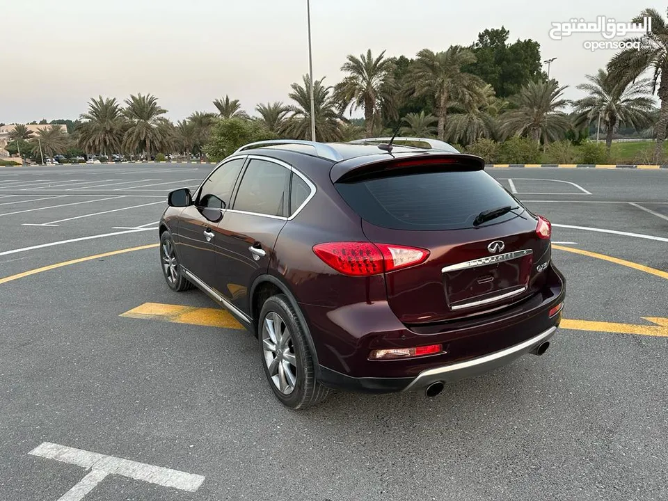 انفنتي  QX50  موديل 2017 لون عنابي فل اوبشن بحالة ممتازة