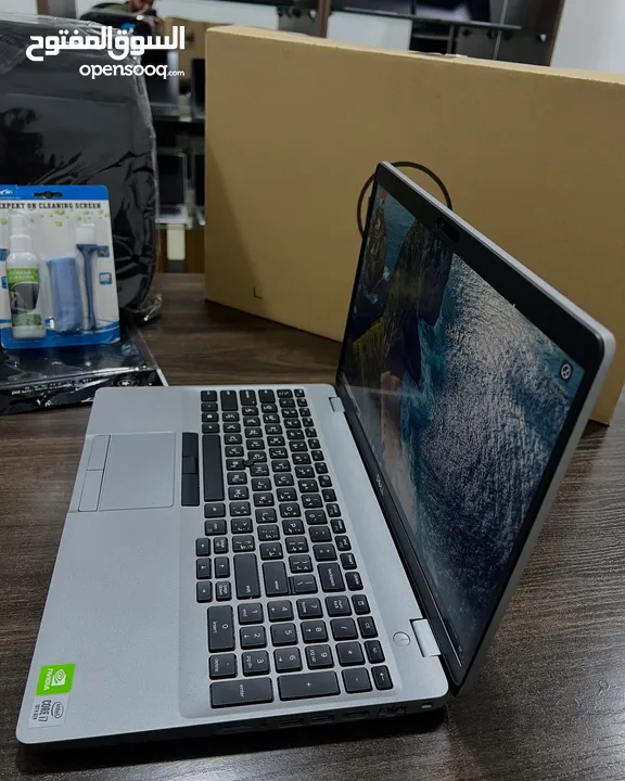 Dell core i7 جيل عاشر كرتين شاشة وبحجم 15.6  رام 16 - تخزين 512 لون سلفر مميز مواصفات نارية وسعر حرق
