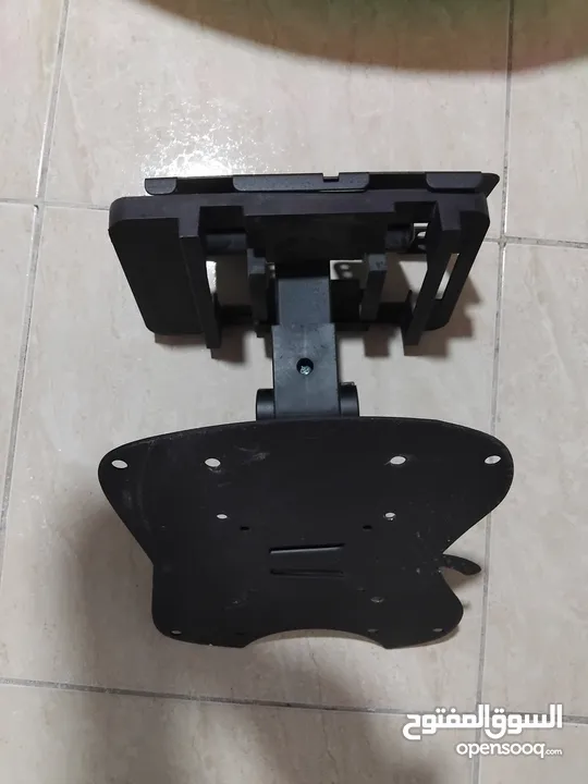 شاشة BenQ شغاله ميه بليه للبيع 30 دينار مع وصلة hd  وشاشه ثانيه نوعها Nihon كانت شغاله وطفت فجأه بتت
