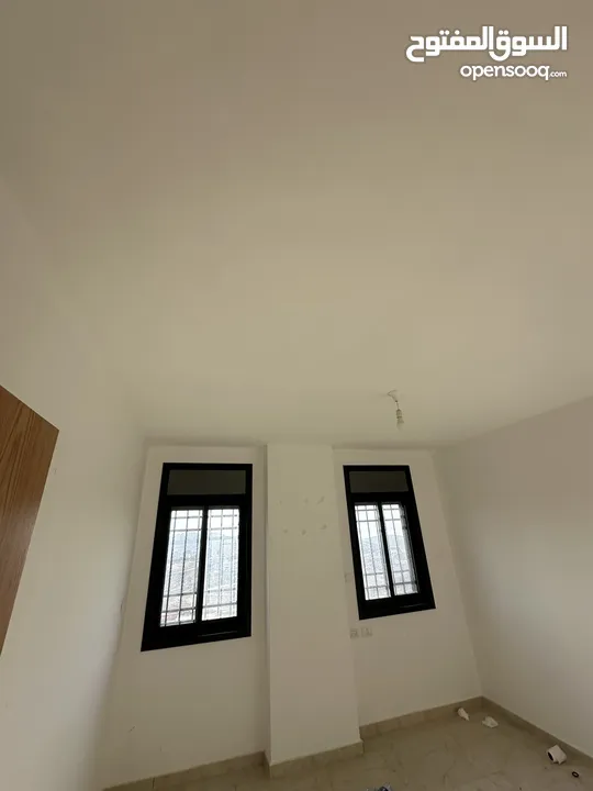 شقة جديده غير مفروشه للايجار في بيتونيا طابق ثاني يوجد مصعد ويوجد باركنج اطلاله مرتبه  يوجدعموله850