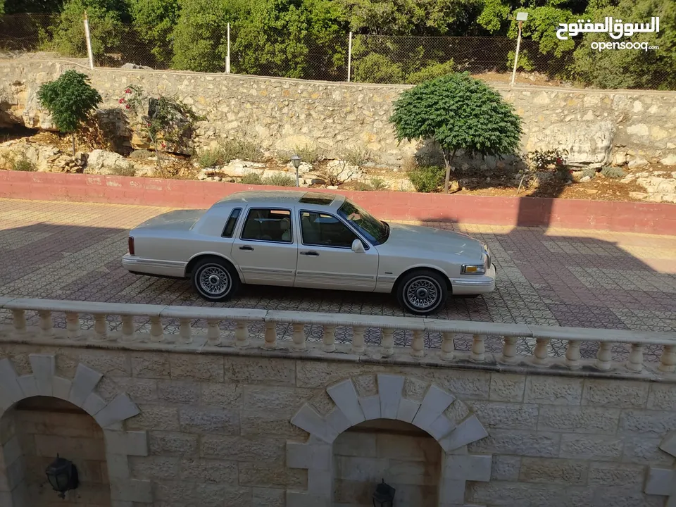 LINCOLN TOWN CAR (CARTIER) لينكولن تاون كار (كارتير)