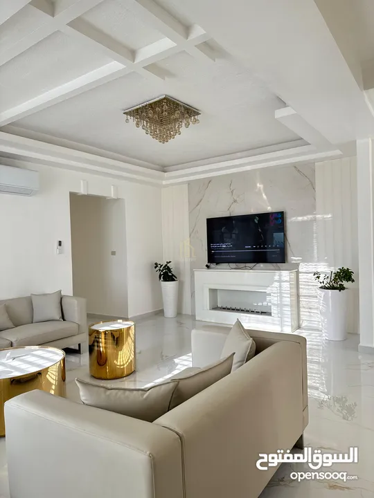 في أجمل مناطق الرابيه شقة أرضية للبيع 220م مع ترس 90م بسعر مغري / ref 9535