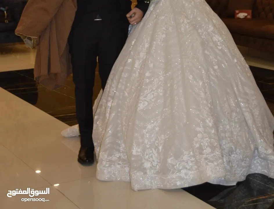 فستان عروس ابيض
