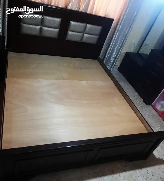 تخت مجوز للبيع