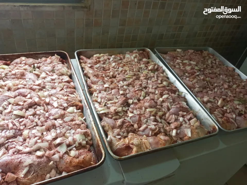 شيف شرقي وغربي وسلطات ابحث عن عمل خبرة في الاكل العربي والغربي والسلطات خبره اكثر من 15سنه