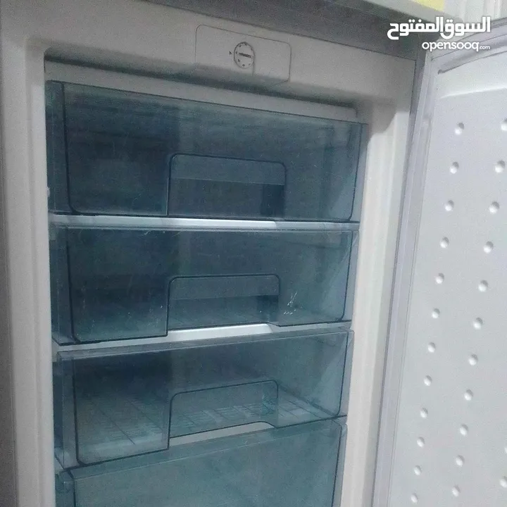 فريزر مكتبة كبيرة اربع جوارير لون سلڤر