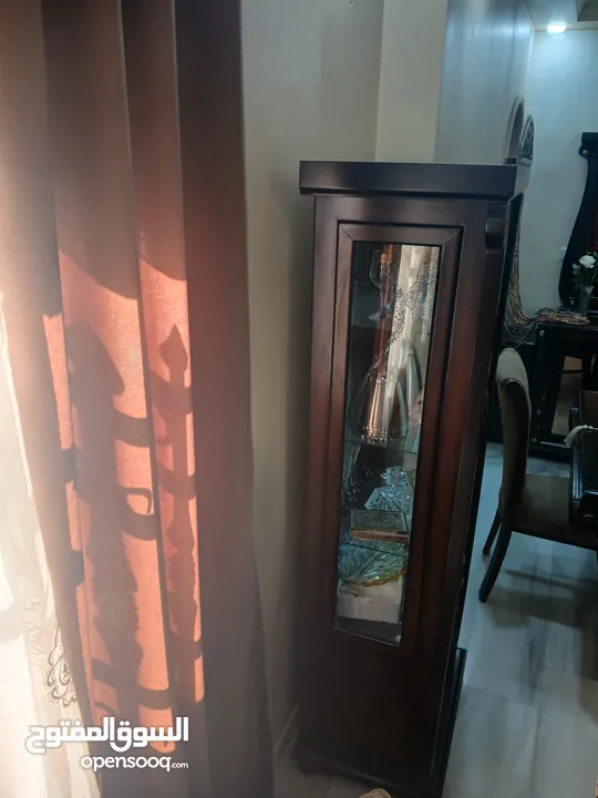 طاولة سفره 8 كراسي للبيع  توب نظافه