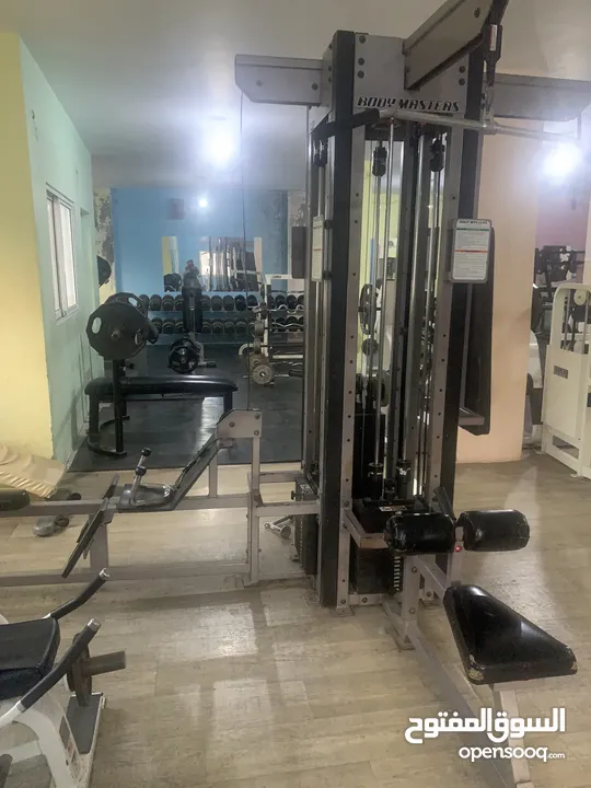 نادي بناء أجسام ولياقة بدنية للبيع