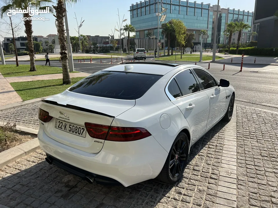 Jaguar xe 2018