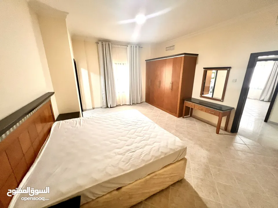 For rent in Juffair spacious apartment  للإيجار في الحفير شقه واسعه غرفتين وصاله