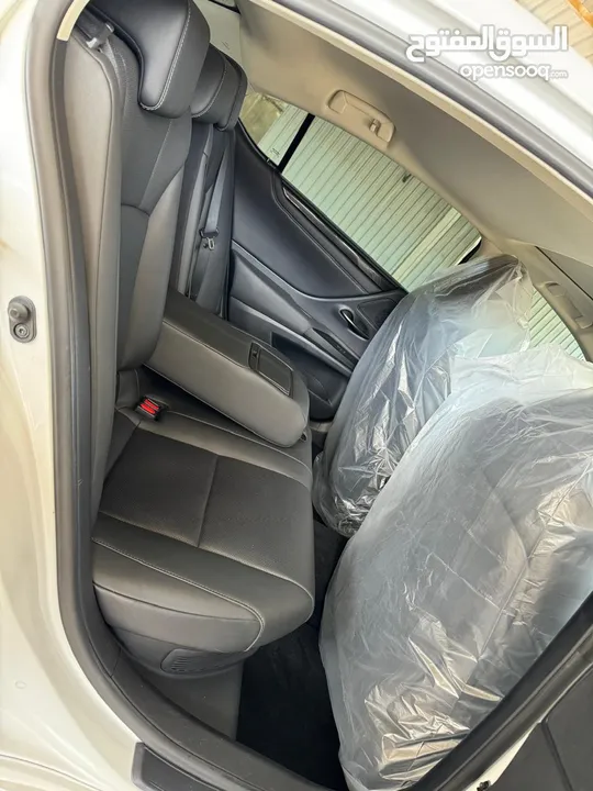 Lexus ES 300h 2021  لكزس هايبرد حره غير مجمركه ، البيع : مجمرك جاهز او بدون جمرك حره