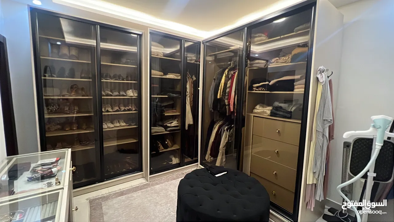 خزانة ملابس نظام دريسنج روم مع تواليت وبفة وسطية للبيع