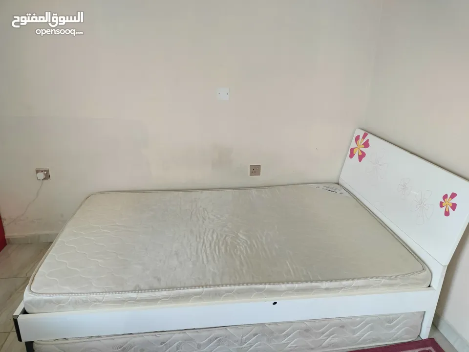 Single bed (queen size)