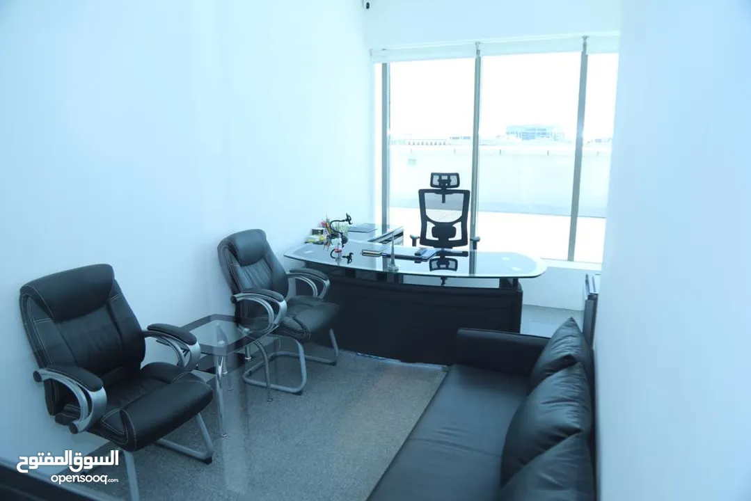 مكتب قريب مطار دبي الدولي وقريب محطه الميترو