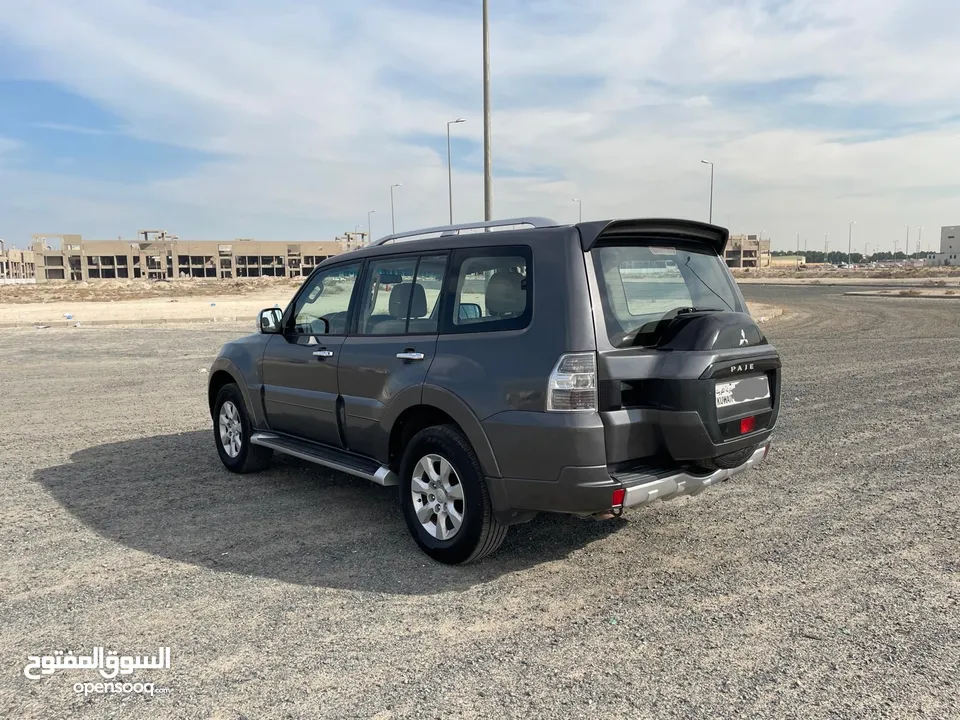 2016 ميتسوبيشي باجيرو  Mitsubishi Pajero