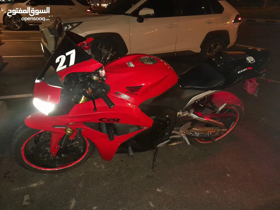 هوندا cbr600rr عداد 45  الف 2012 تحويل مرور.  دفتر فى سنه