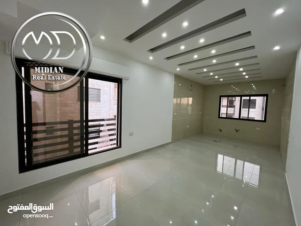 شقة دوبلكس طابق اخير مع روف للبيع عرقوب خلدا مساحة 200م مع تراسات اطلالة رائعة بسعر مميز جداً
