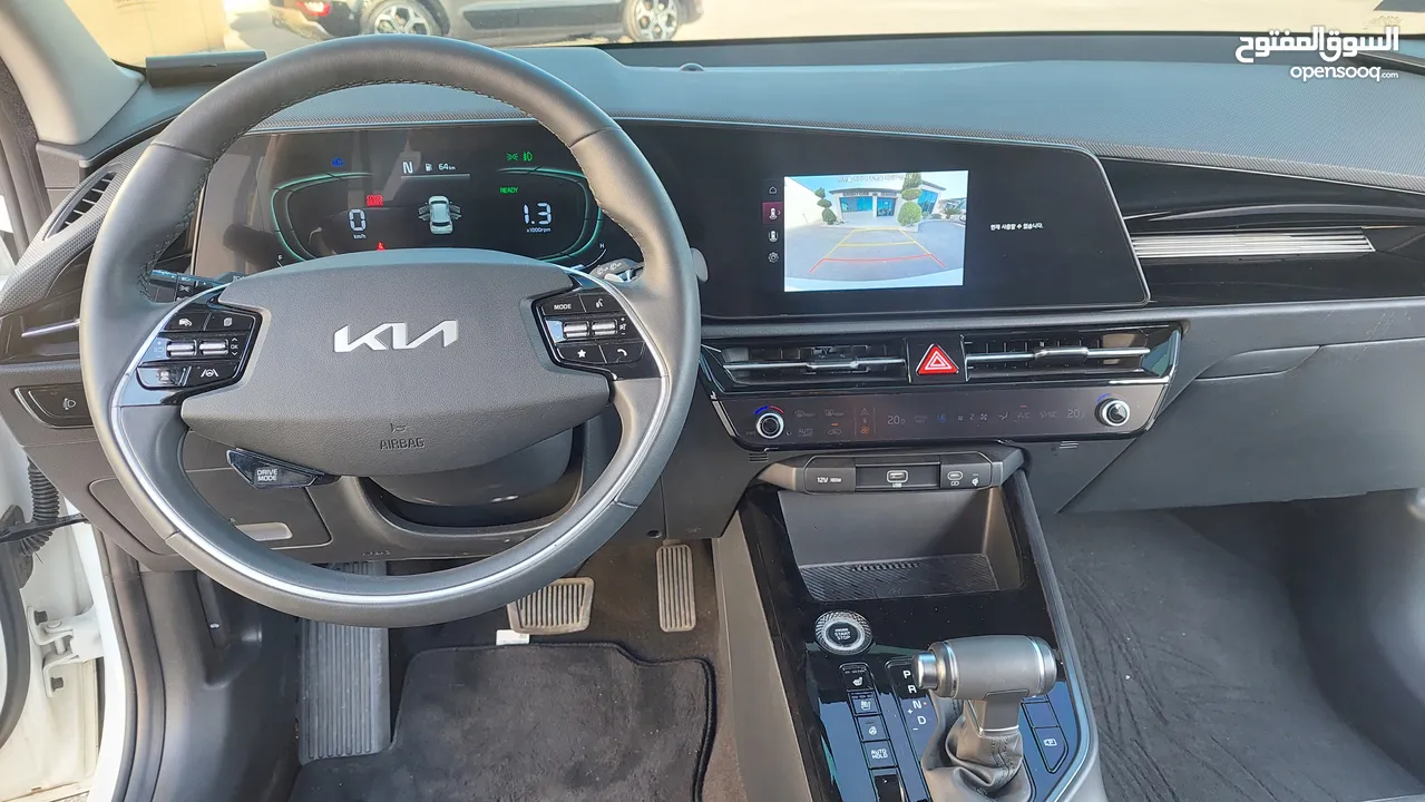 كيا نيرو هايبرد كامل الإضافات بدون فتحه سقف 2023 .