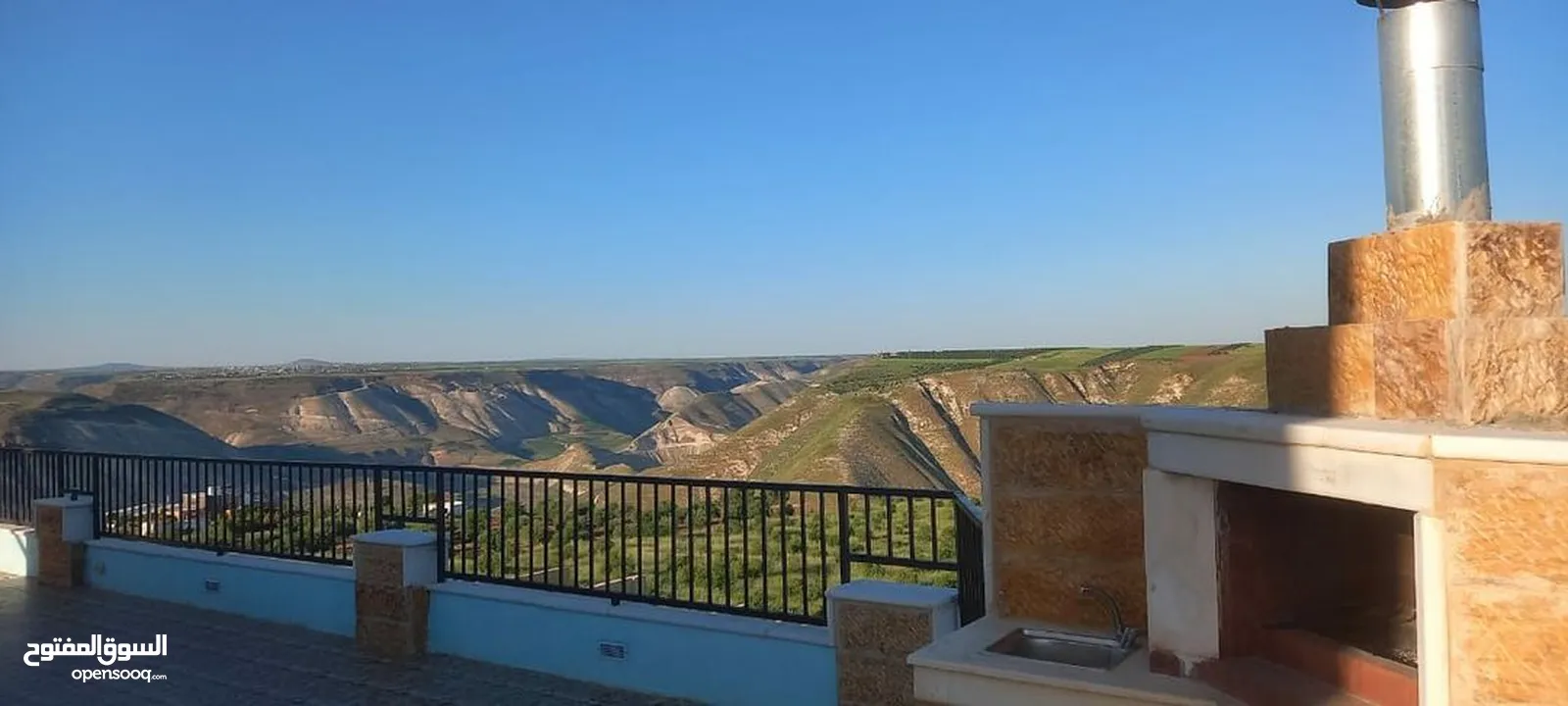 شاليه غرفتين نوم افخم اطلالة على سد الوحدة (20 دقيقة شمال اربد)