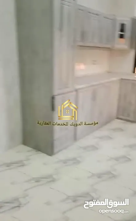 شقة فارغة - المدينة الرياضية - 3نوم 1ماستر - 210م - مطلة - قريبة من الخدمات