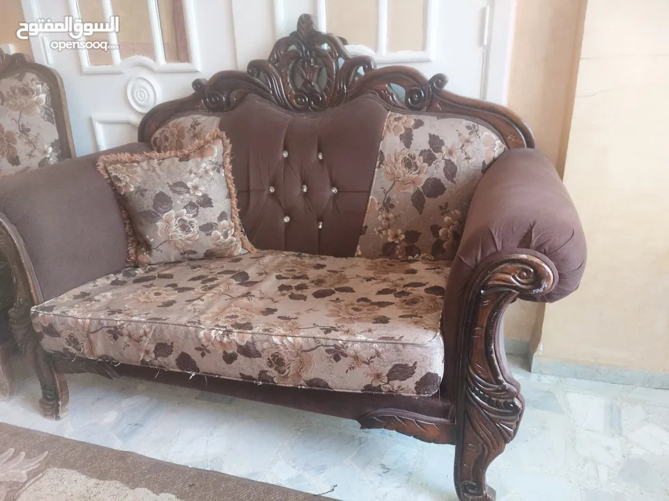 طقم كنب 9 مقاعد حفر زان شبه جديد للبيع