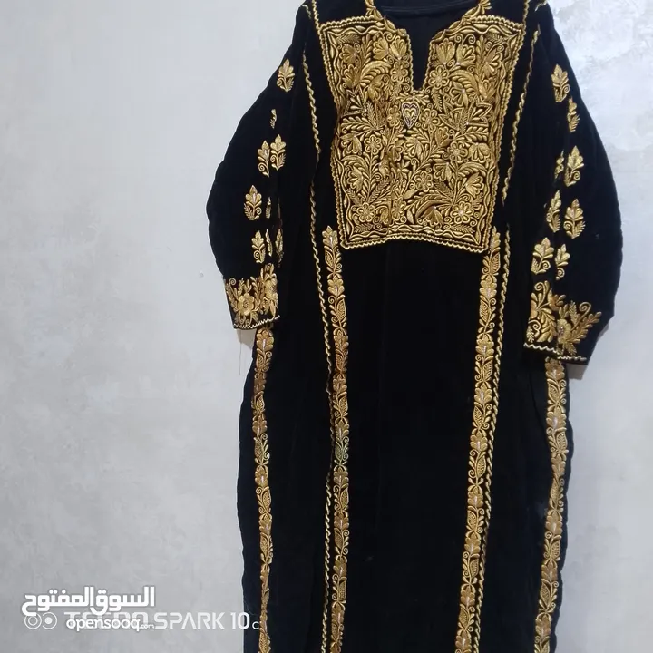 فساتين وثواب اي واحد خمسه دنانير