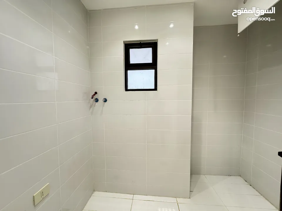 شقة مميزة طابق اول بأجمل مناطق خلدا مساحة واسعه 240م بسعر مميز