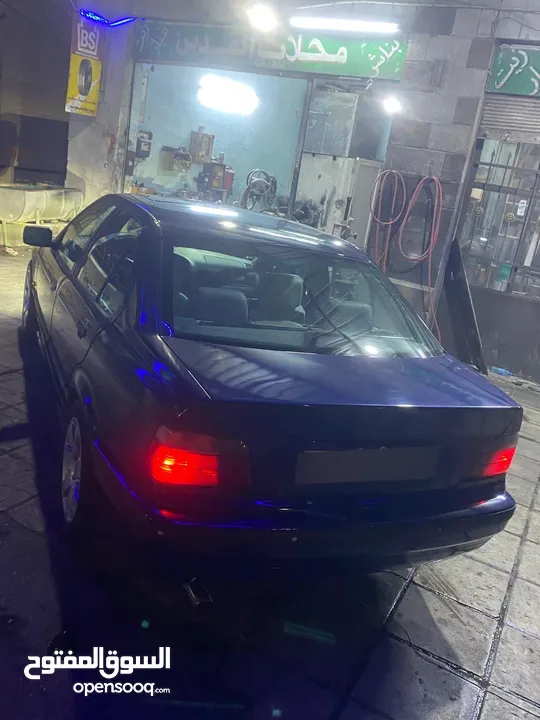 BMW وطواط 318