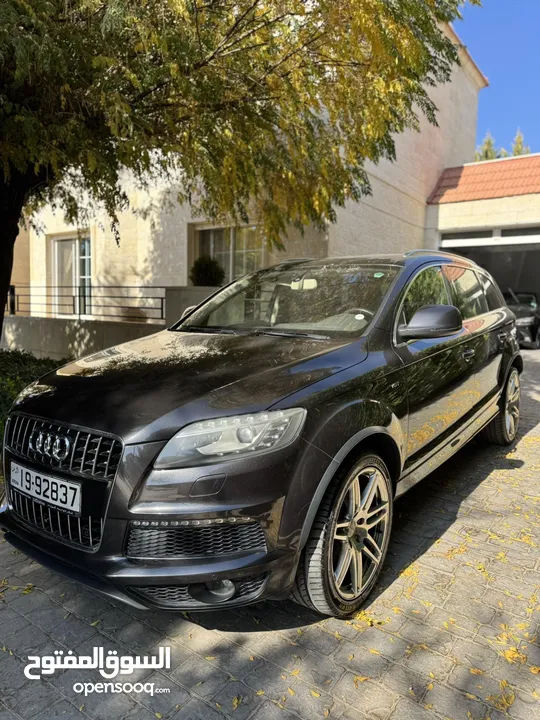 Audi Q7 in excellent condition no accidents
