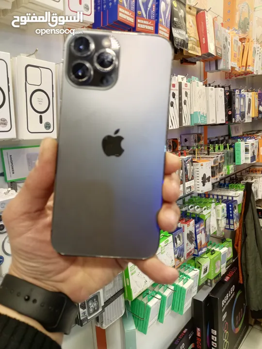 محل موبايلات في اجمل موقع في وسط البلد شارع الملك طلال