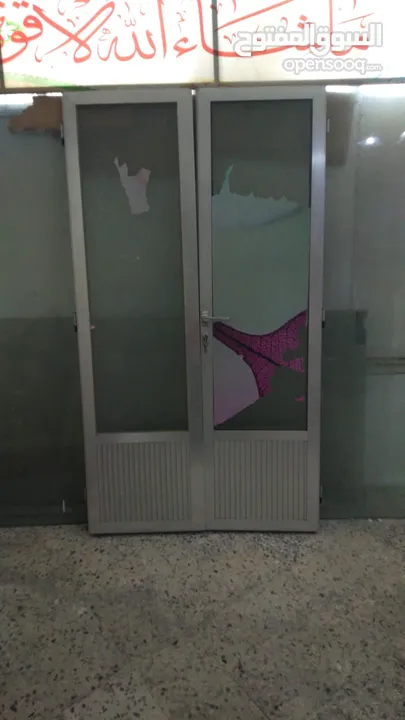 باب المنيوم ثقيل نظيف للبيع