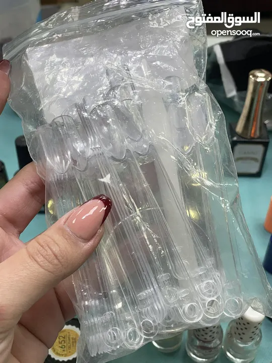 عدة جل كلر واكستنشن للبيع الوان مختلفه جل كلر  واحجام مختلفة واجهزه ومستلزمات صالونات للشعر  وهديه ع