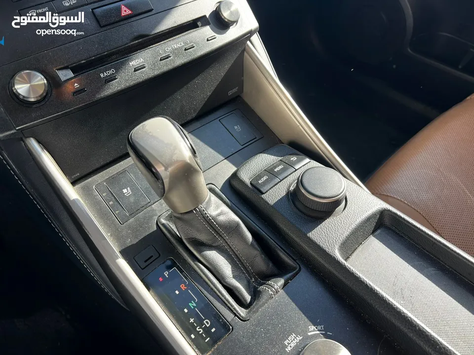 لكزس Lexus IS300h 2016