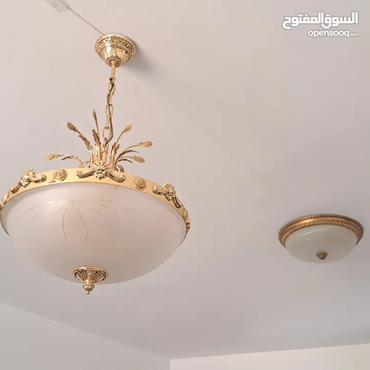 اضاءة سقف مطليه ذهب