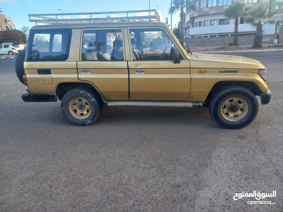 سيارة 4x4 للبيع