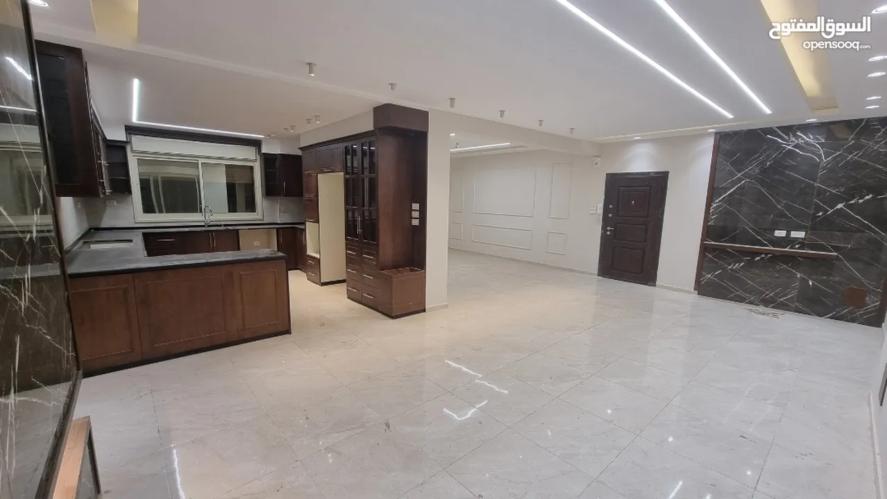 شقة للبيع عماره الليت 2 قرب برافو امتداد حي المسك مطله من الجنوب ع حي طيبه العامريه دخله صيدليه لانا