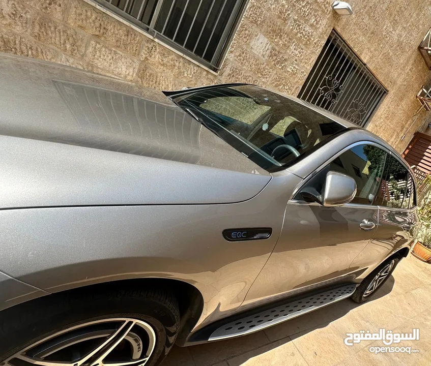 مرسيدس EQC 400 موديل 2022 - عداد 14 ألف كم فقط - بحالة الوكالة-البيع لظروف السفر