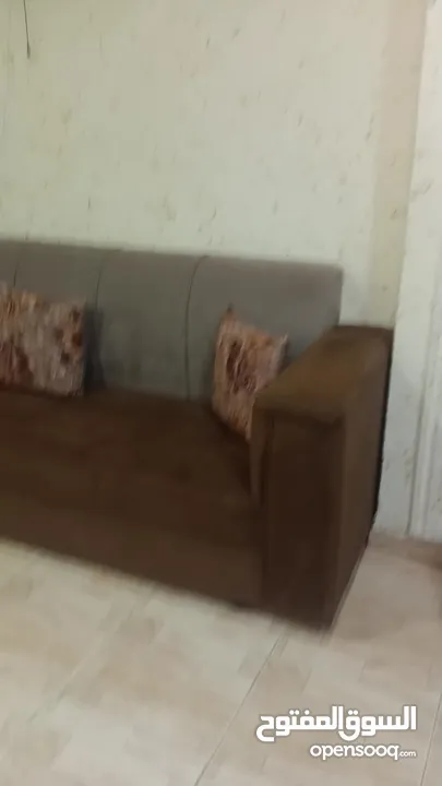 طقم كورنر لون بني وبيج بوج وج نظااافة الاستخدام كتير قليل لانه لغرفة ضيوف