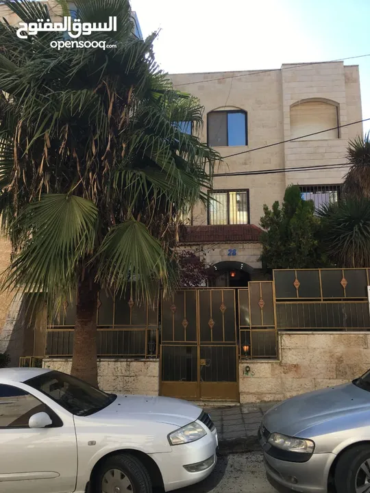 شبه فيلا فارغة للايجار